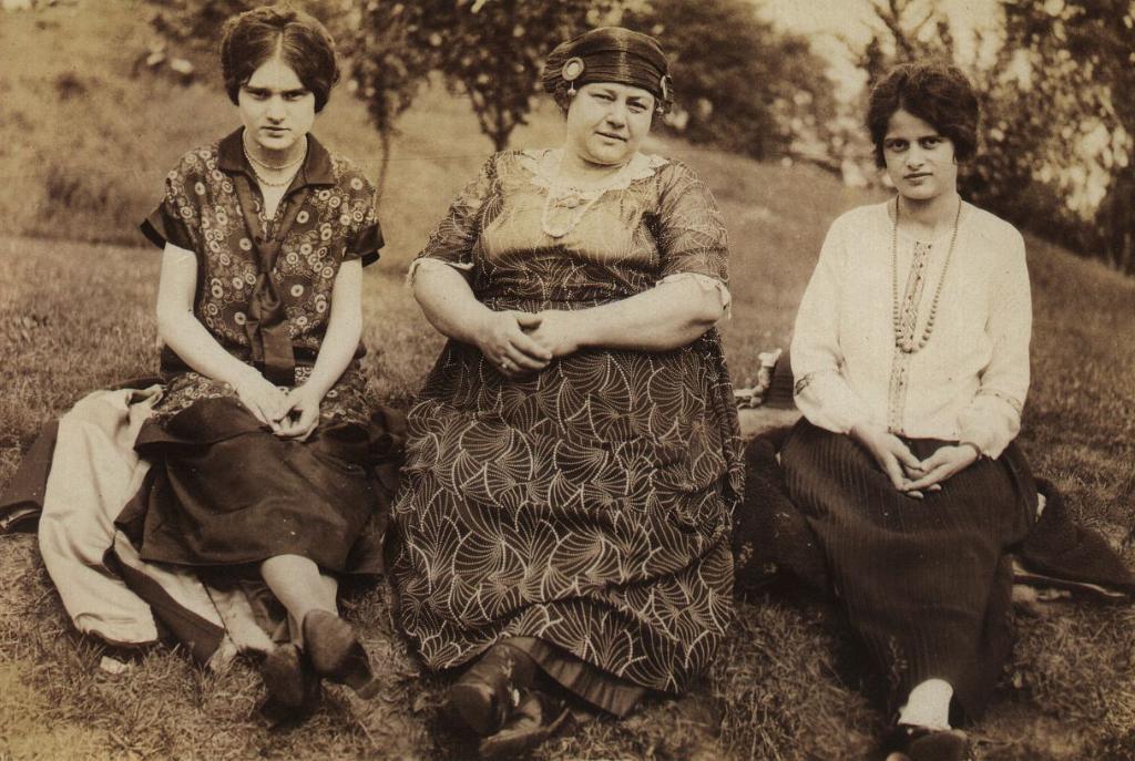 Liz Luisa Nina.jpg